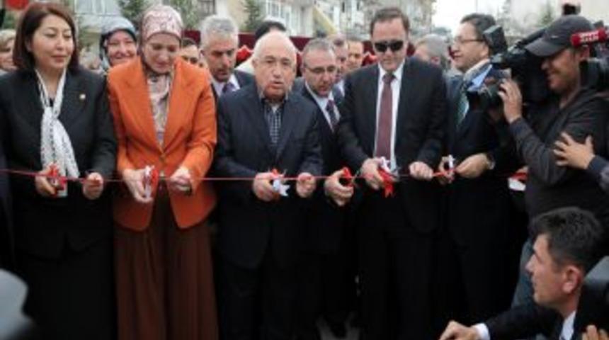 &Ccedil;i&ccedil;ek: Anayasa I&ccedil;in 'illa Şu Tarih, Bu Tarih&rsquo; Derseniz Sıkıntı Oluyor