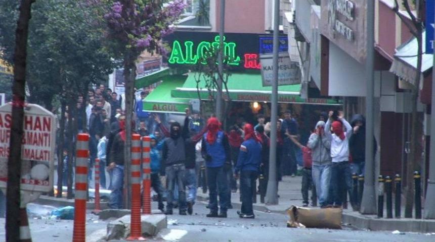 Molotof Bombası Atan Eylemcilere Polis M&uuml;dahalesi