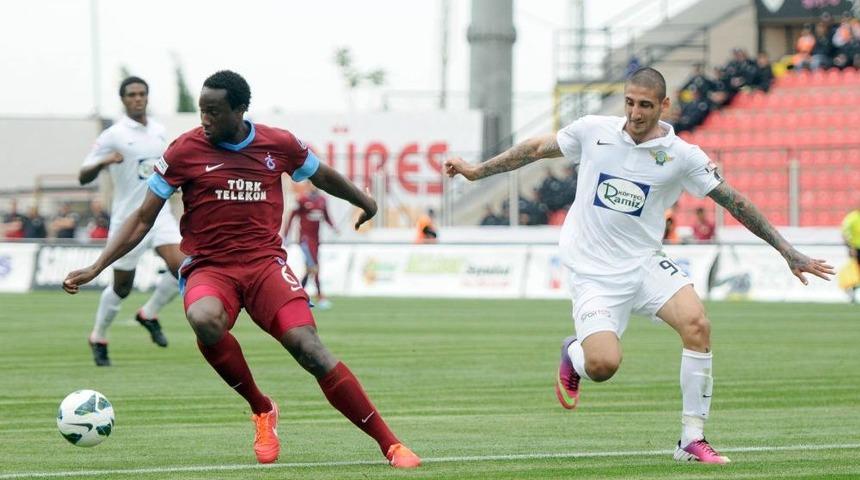 Akhisar Belediyespor-Trabzonspor Ma&ccedil;ını Eski Bakan Faruk &Ouml;zak Da Izledi