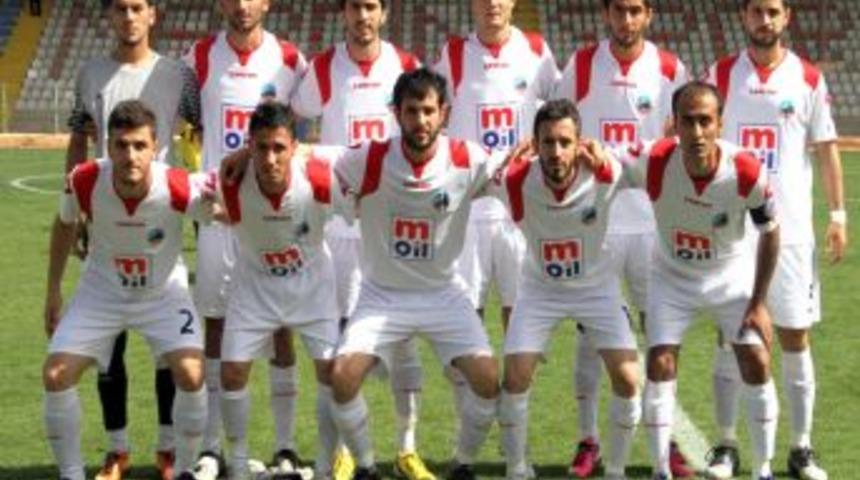 Paralarını Alamayan Futbolcular, Sahada Oturma Eylemi Yaptı