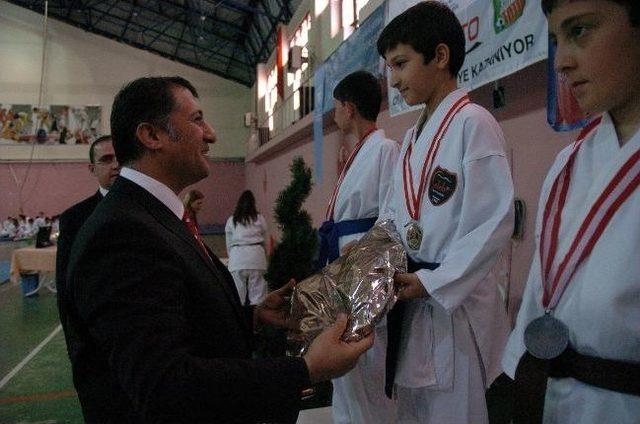 Polis Haftası Etkinlikleri Kapsamında Karate Ve Masa Tenisi Turnuvası Düzenlendi