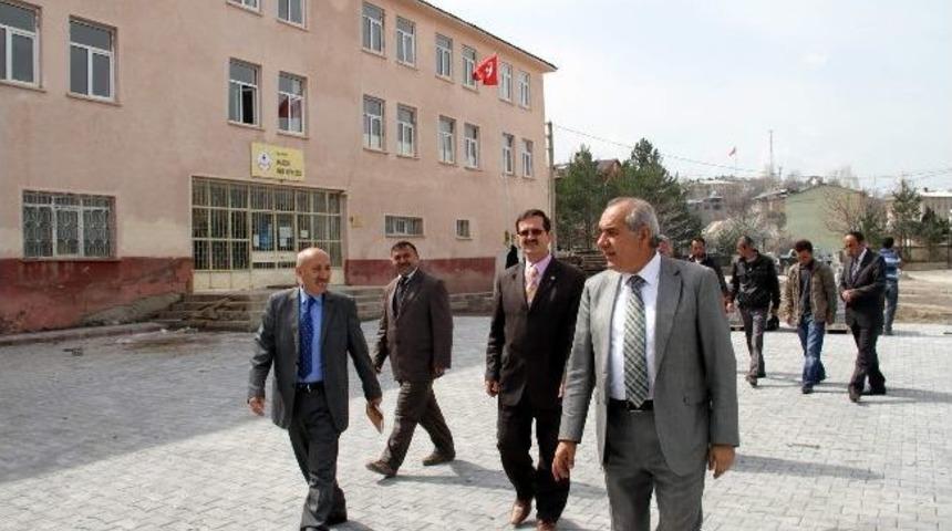 Suşehri İmam Hatip Lisesi Bah&ccedil;esinde &Ccedil;evre D&uuml;zenleme &Ccedil;alışmaları Başlatıldı