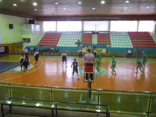 Veteranlar Voleybol Ligi Başladı