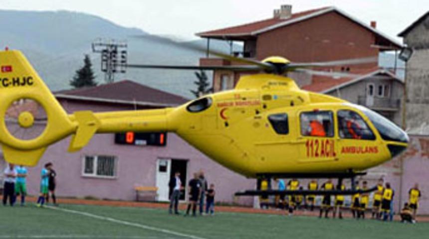 Ma&ccedil; sırasında sahaya helikopter indi