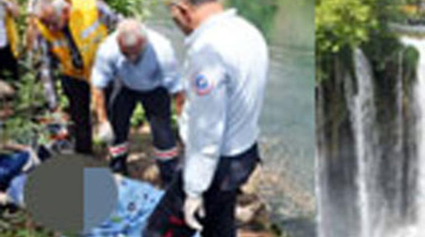 Şelalede &ouml;l&uuml;me atladı