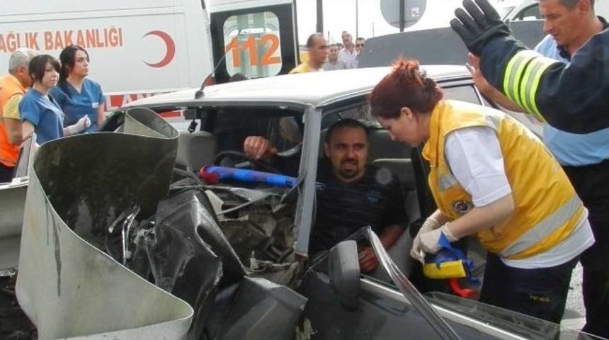 Y&uuml;nsa Kavşağı&rsquo;nda Can Pazarı: 8 Yaralı