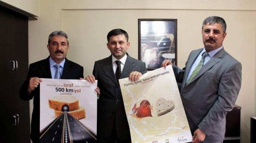 Ekmek İsrafının &Ouml;nlenmesi İ&ccedil;in Vatandaşlar Bilin&ccedil;lendiriliyor