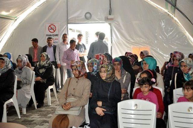 Harran Ünversitesi İlahıyat Öğrencileri Çadır Kentte