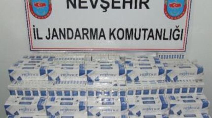 Jandarma Yolcu Otob&uuml;s&uuml;nde 3 Bin 480 Paket G&uuml;mr&uuml;k Ka&ccedil;ağı Sigara Ele Ge&ccedil;irdi