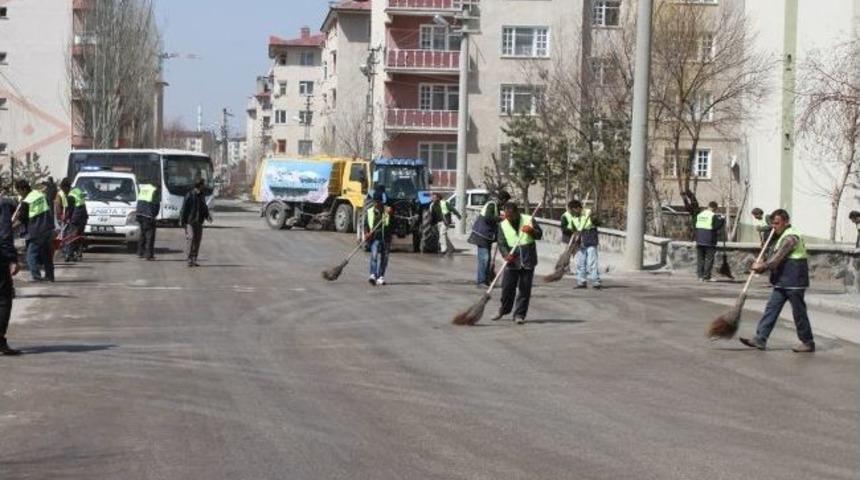 Paland&ouml;ken Belediyesi, Cadde Ve Sokakları Yıkıyor