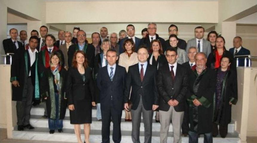 Ayvalık&rsquo;ta Avukatlar G&uuml;n&uuml; Kutlandı