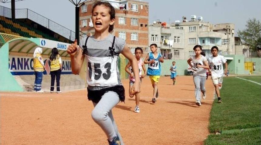 Sporcular Polis Teşkilatı İ&ccedil;in Koştu