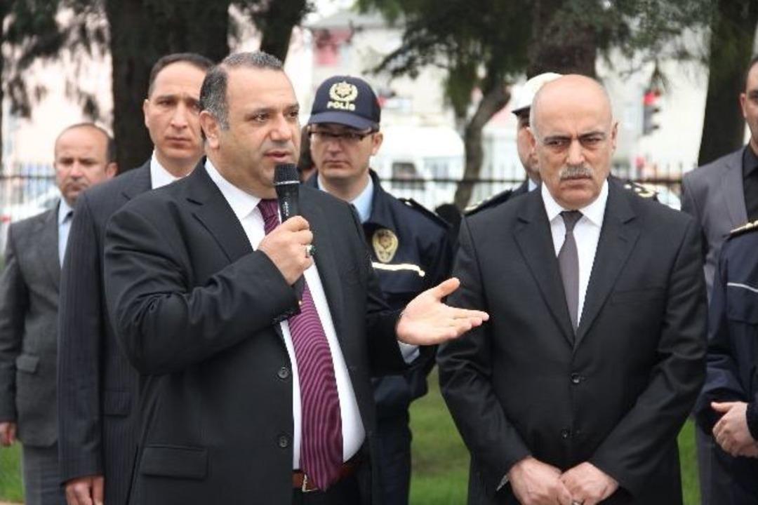 &Ouml;nce Kurban Kestiler Ardından Kan Verdiler