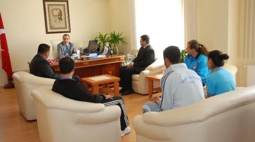 Didim&rsquo;de Atletizm Branşlarında Başarılı Olan &Ouml;ğrencilerden Kaymakam&rsquo;a Ziyaret