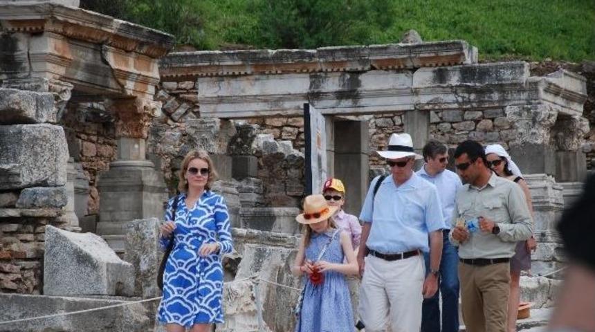 (&ouml;zel Haber) Bel&ccedil;ika Veliaht Prensi Ve Eşi İzmir&rsquo;de