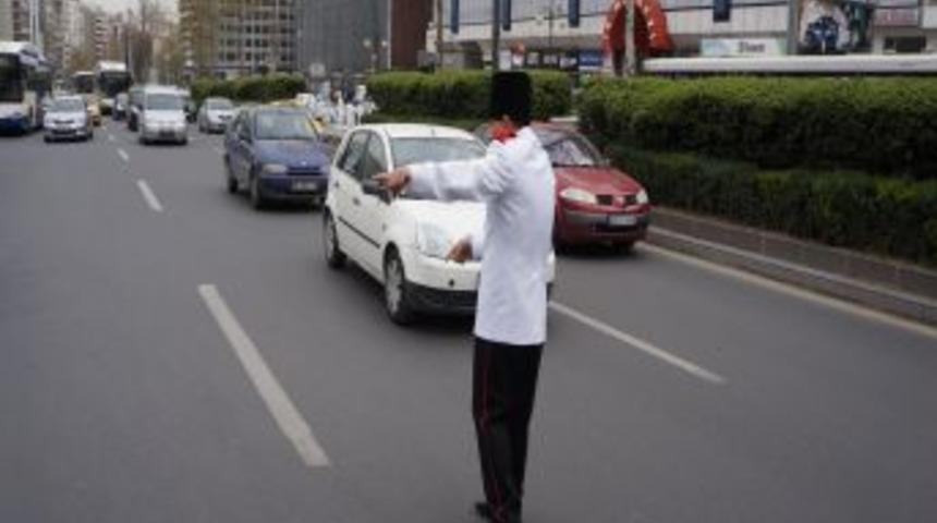 Polis, Tarihi Kıyafetiyle Trafiği Denetledi