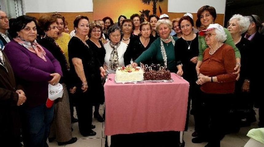 Bilge &Ccedil;ınarlar'a Pastalı Kutlama