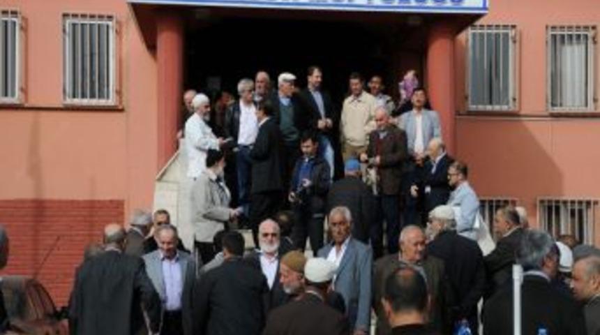 Hacı Adayları Kayıt Yaptırabilmek I&ccedil;in Erkenden Sıraya Girdi