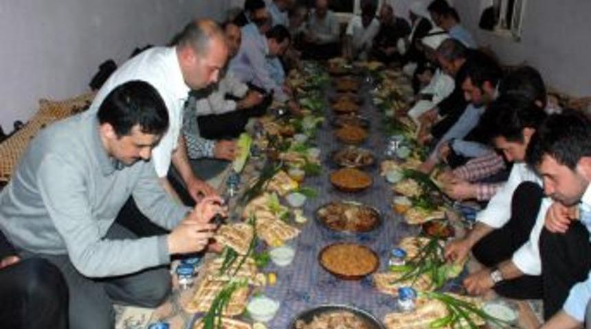 İstanbullu Işadamları Kızıltepeliler Ile Kucaklaştı