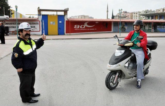 Kaymakamın Senaryosunu Yazdığı Kamu Spotunda Çayçı Hüseyin Başrol Oynadı