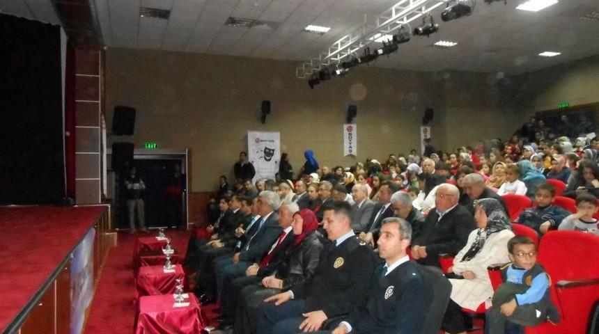 Polis Haftası'nda Çanakkale Ruhu Tiyatro Oyunuyla Anlatıldı