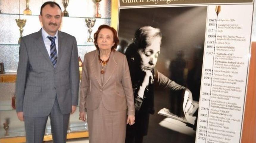 Yazar G&uuml;lten Dayıoğlu: