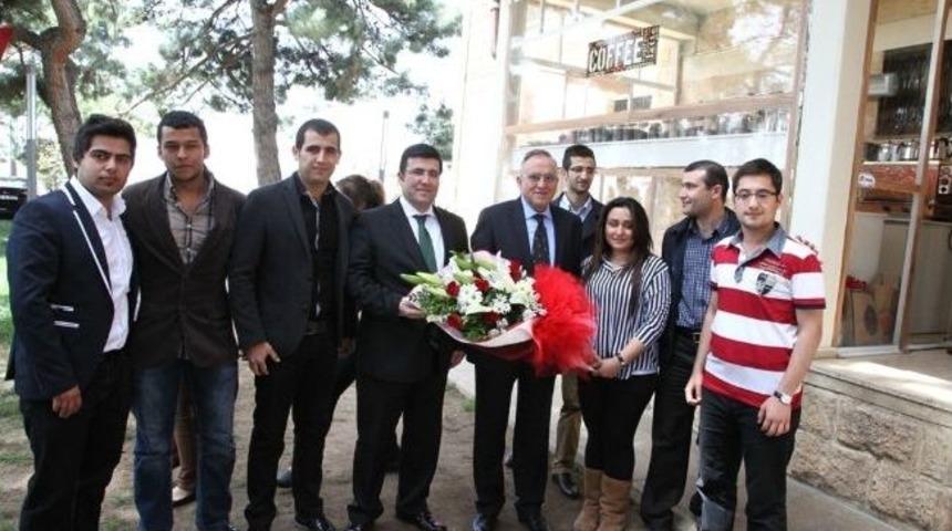 G&uuml;zelbey Yarının Liderlerine 'liderliği Anlattı'