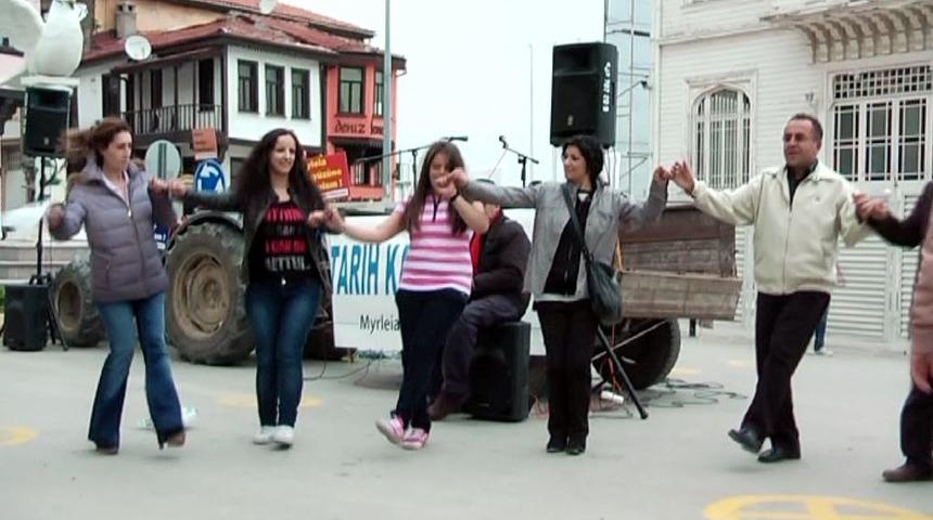 Myrleia Antik Kent I&ccedil;in Davullu Zurnalı Y&uuml;r&uuml;y&uuml;ş