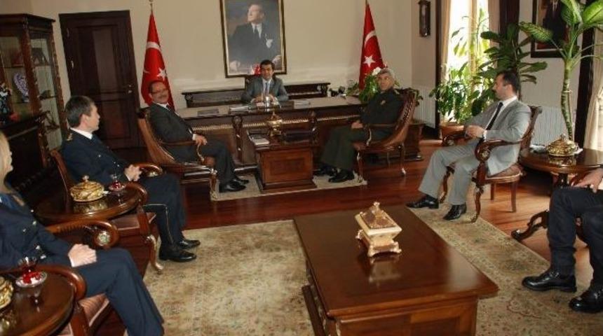 Emniyet Mensupları, Vali D&uuml;zg&uuml;n&rsquo;&uuml; Ziyaret Etti