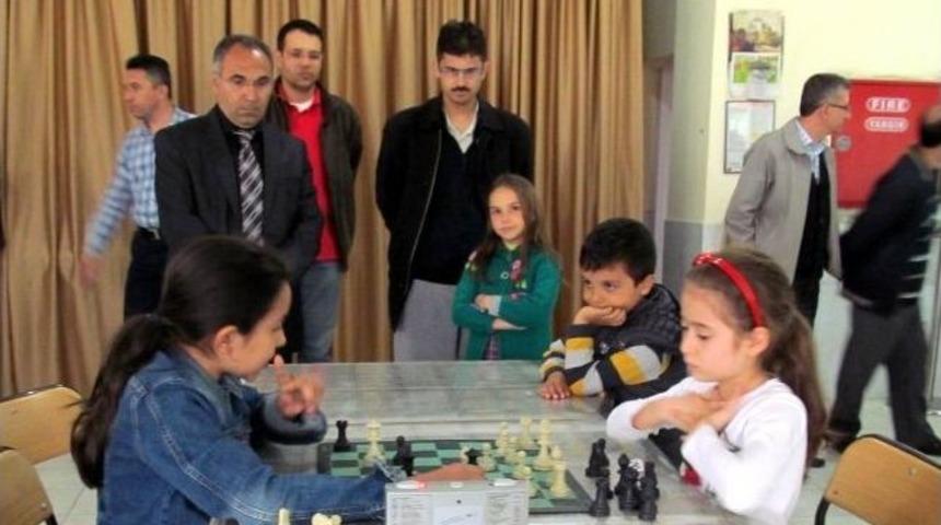 Edremit&rsquo;te '3. G&uuml;re Bahar Santran&ccedil; Turnuvası' D&uuml;zenlendi