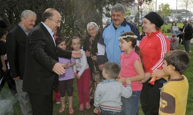 Başkan Gümrükçüoğlu Piknikçilerle Bir Araya Geldi