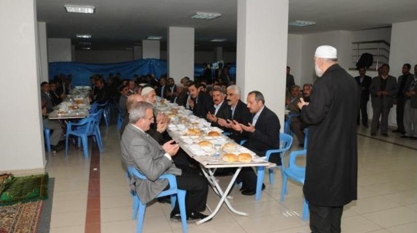 Vali Karaloğlu&rsquo;ndan Karabıyık Ailesine Taziye Ziyareti