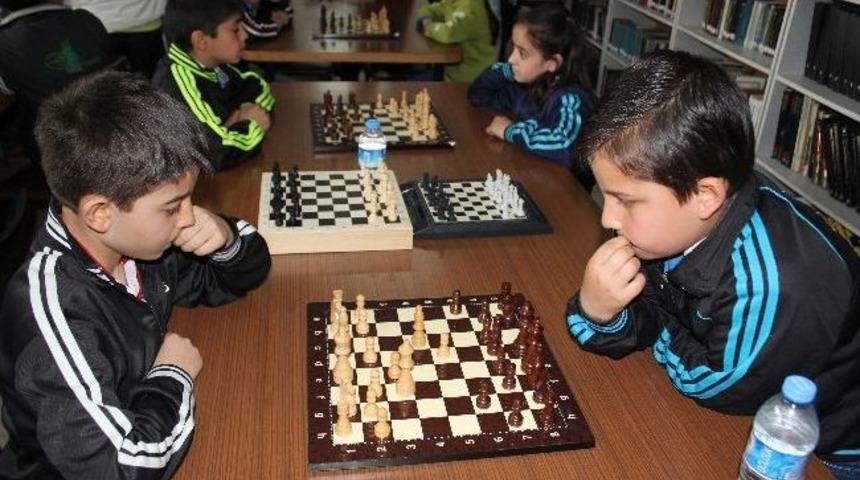 Mudurnu&rsquo;da &Ouml;ğrenciler Satran&ccedil; Turnuvasında Yarıştı