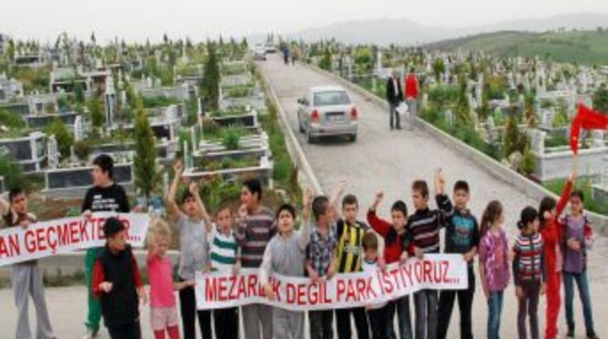 Mahalleliden Mezarlık Değil Park Istiyoruz Eylemi