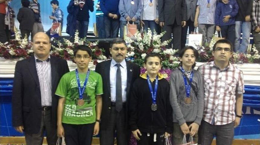 Şehzade Mehmet &Ouml;ğrencileri, Manisa'ya 3 Madalya Birden Kazandırdı