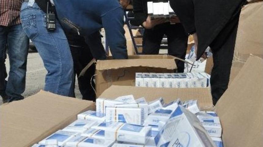 Kamyonetten Ka&ccedil;ak Sigara &Ccedil;ıktı