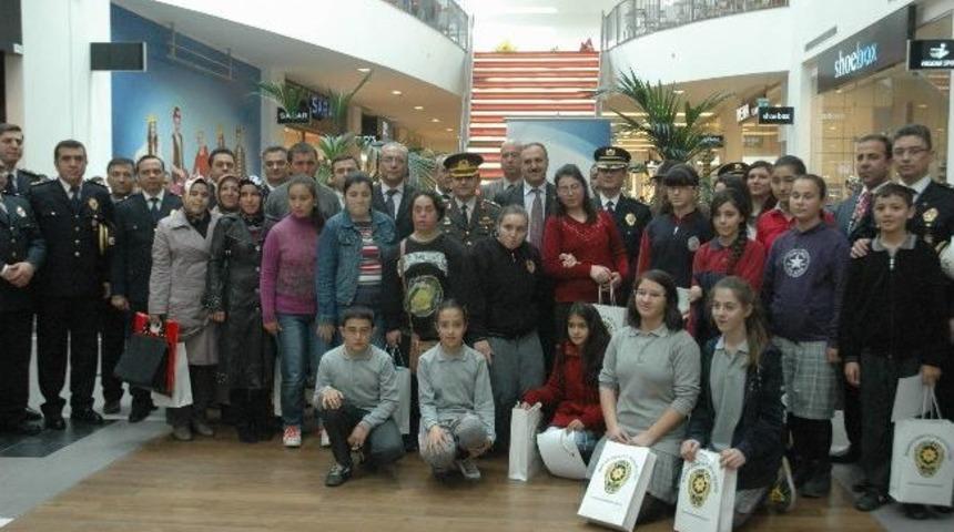 Manisa'da Polis &Ouml;ğrenci İşbirliğinde Resim Sergisi