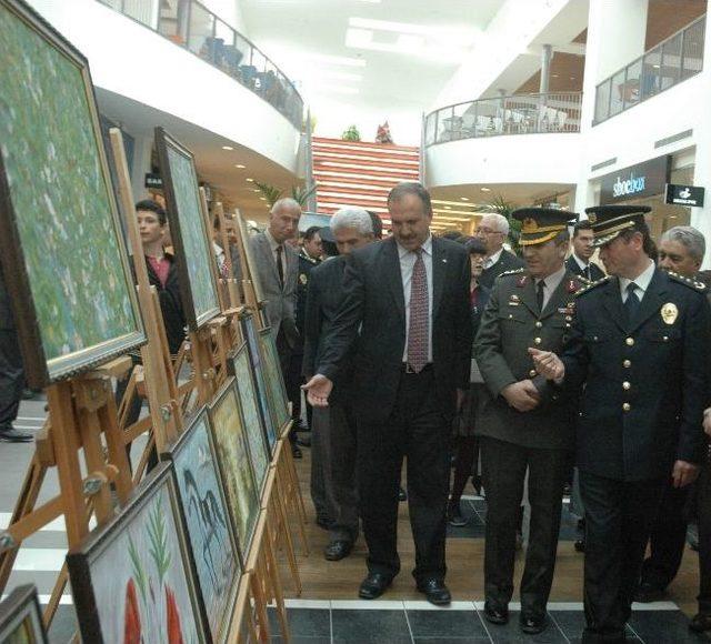 Manisa'da Polis Öğrenci İşbirliğinde Resim Sergisi