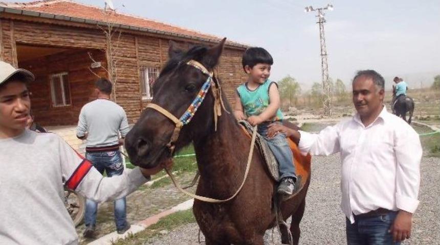 Sultan Sazlığı&rsquo;na Ziyaret&ccedil;i Akını