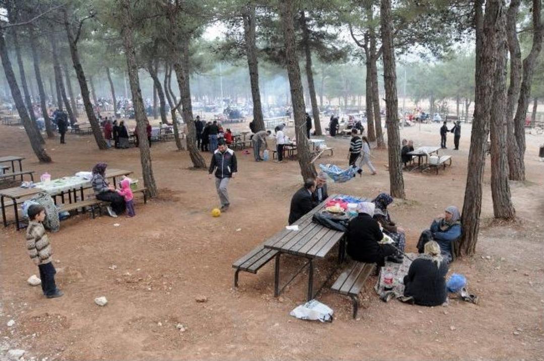 D&uuml;l&uuml;k Tabiat Parkı Piknik&ccedil;iler İle Dolup Taştı