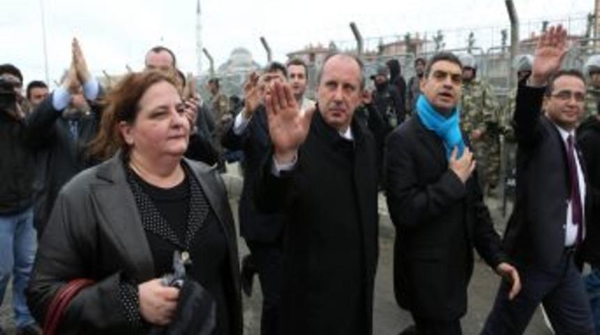 CHP'li Vekillerden Mahkeme Salonu Eleştirisi