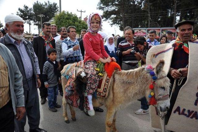 Antalya Caddelerinde Yörük Göçü