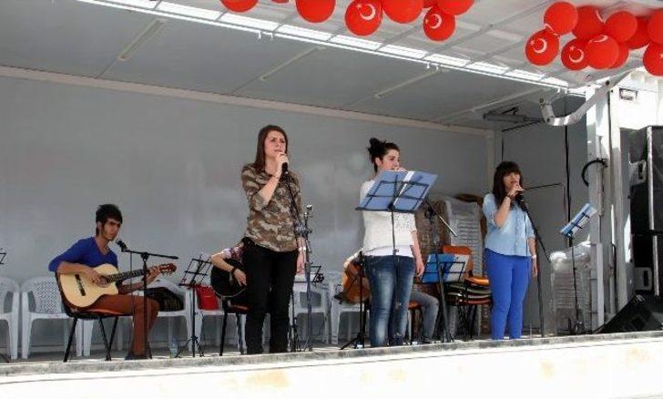 Diyarbakır Emniyet Müdürü Güven, Vatandaşlarla Halay Çekti G1