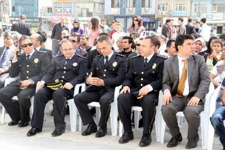 Diyarbakır Emniyet Müdürü Güven, Vatandaşlarla Halay Çekti G2