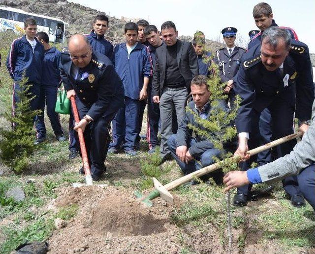Emniyet Teşkilatından Doğaya 200 Fidan 2