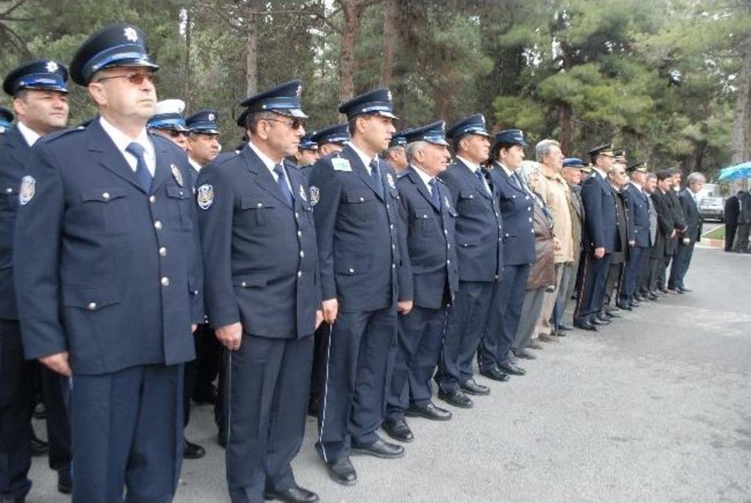 Şehit Polisler Mezarları Başında Anıldı