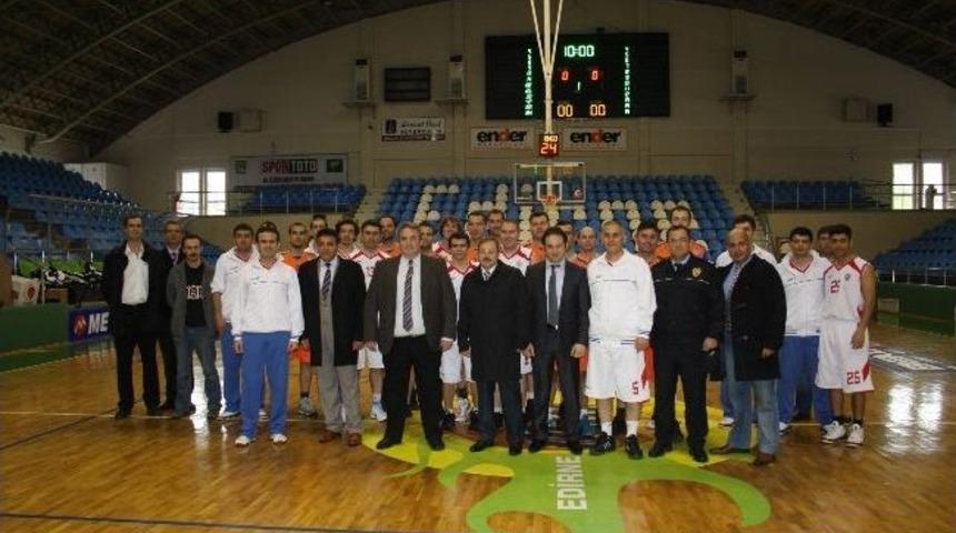 T&uuml;rk Ve Yunan Polisler Dostluk Ma&ccedil;ında Bir Araya Geldi