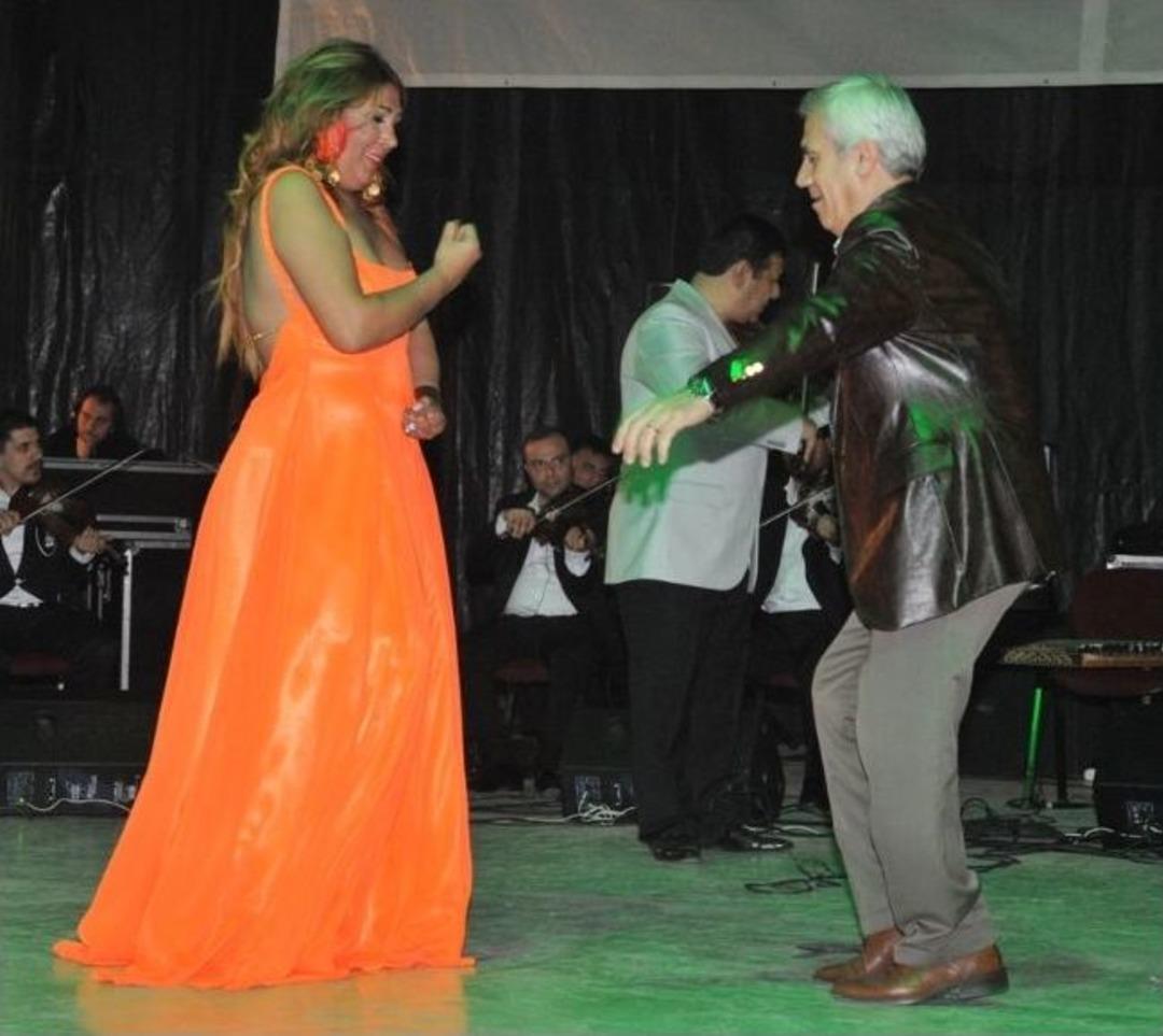 Chp&rsquo;li Milletvekili Romanlarla G&ouml;bek Attı