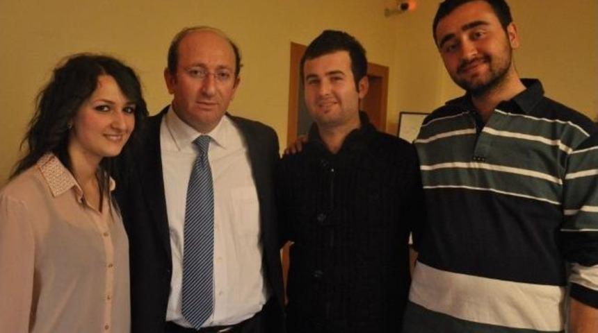 Atat&uuml;rk &Uuml;niversitesi A&ouml;f Fak&uuml;ltesi Dekanı Prof. Dr. &Uuml;st&uuml;n &Ouml;zen,102 Radyo &Uuml;niversite&rsquo;nin Konuğu Oldu