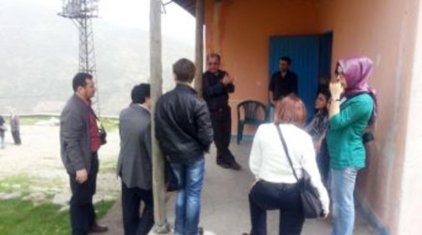 Akademisyen Ve Araştırmacılar K&ouml;ylerde Incelemelerde Bulundu